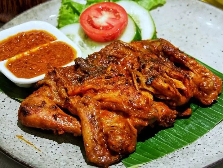 Ayam Taliwang Lombok: Pedas, Gurih, dan Bikin Ketagihan