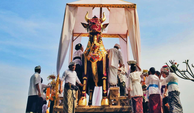 Ragam Kebiasaan Unik Masyarakat Yang Masih Bertahan